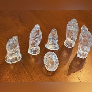 Glass Nativity Mary Joseph Baby Jesus 3 Wise Men 3-4 inches tall by 1-1.5 inches